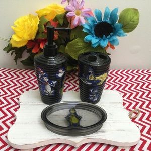 Grinch soap dispenser/Cat in the hat toothbrush holder/soap dish. New